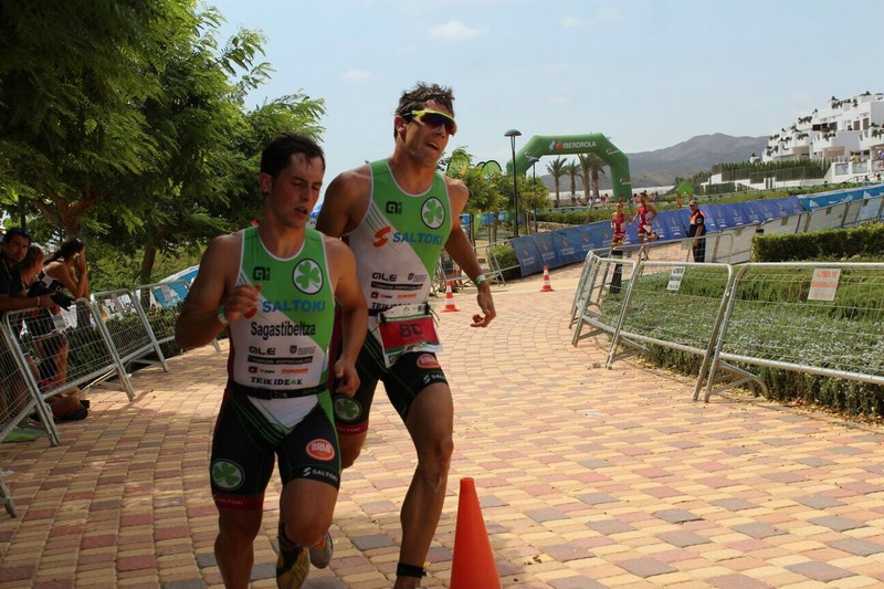 Saltoki Trikideak se mantiene en la élite del triatlón nacional